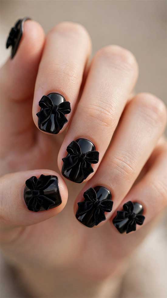 gothic halloween nails